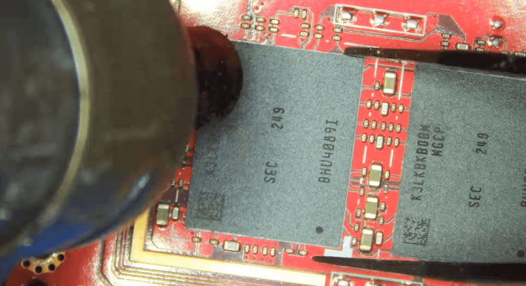 Энтузиаст установил в ASUS ROG Ally 32 ГБ памяти LPDDR5X-7500
